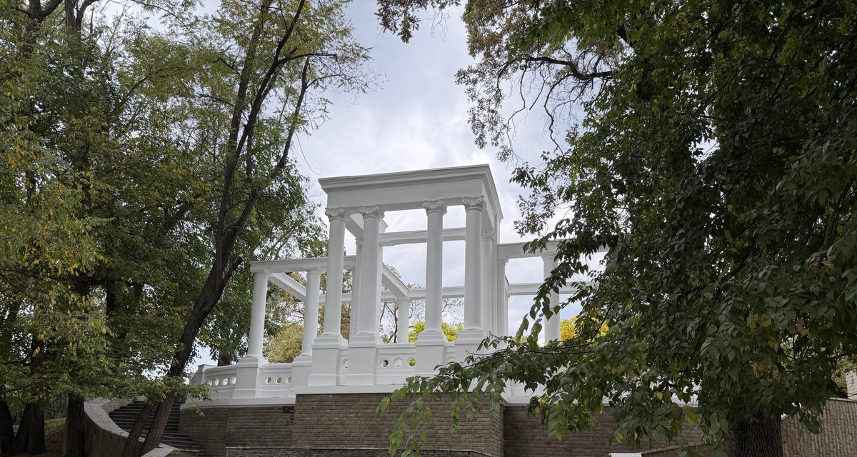 В Городском Саду Краснодара отремонтировали почти вековую колоннаду